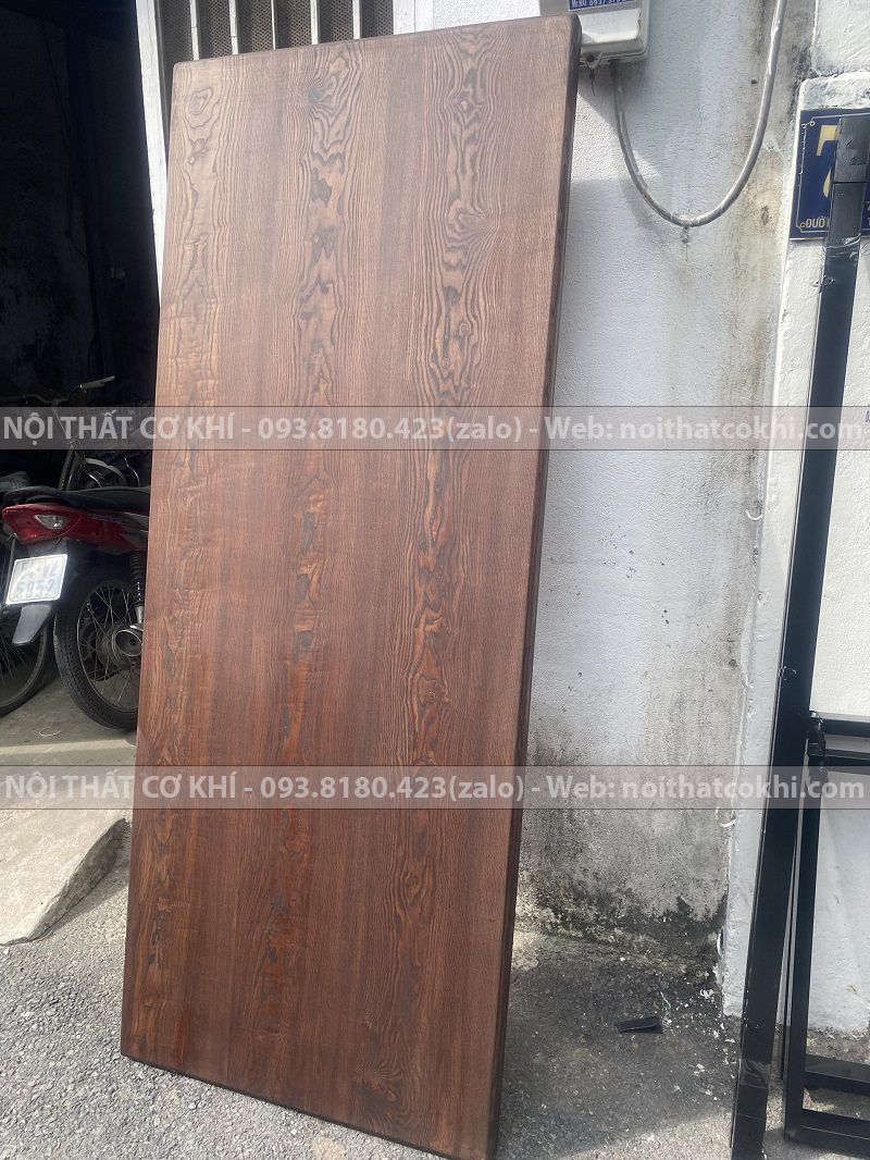 Có Nên Chọn Mặt Bàn Gỗ Sồi Cho Không Gian Làm Việc?